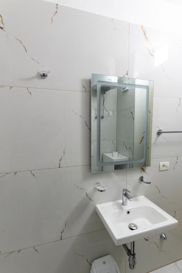 Comfortable Apartment Next To The Beach ดูร์เรส ภายนอก รูปภาพ