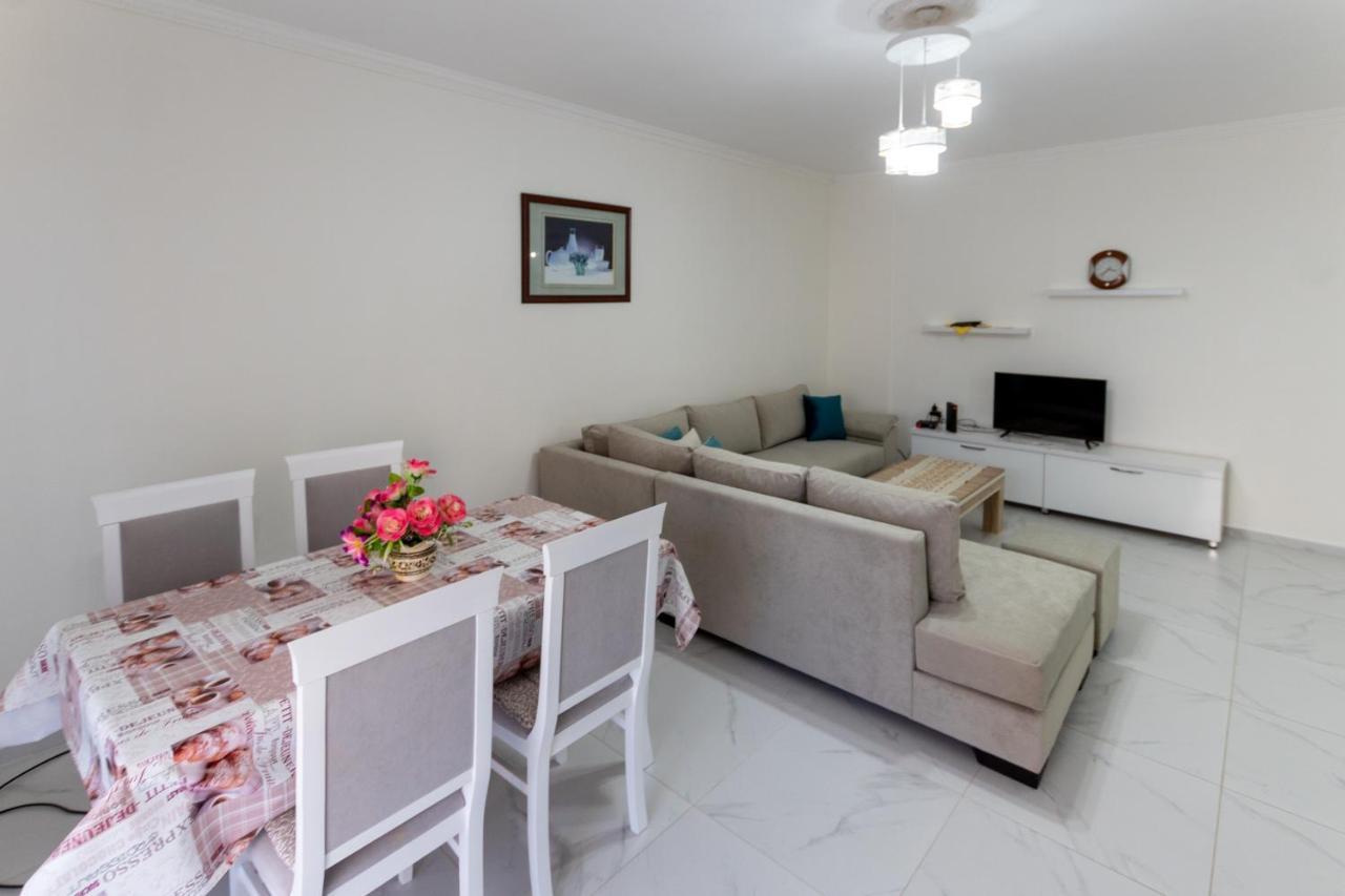 Comfortable Apartment Next To The Beach ดูร์เรส ภายนอก รูปภาพ